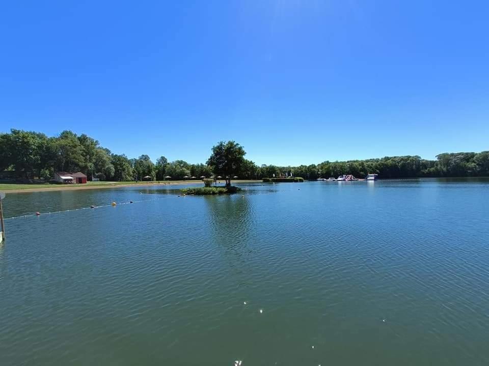 Vila Les Fontaines Laives Exteriér fotografie